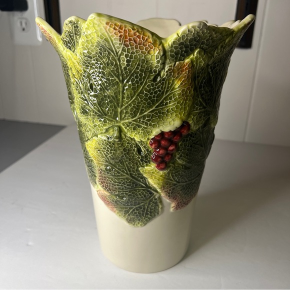 VTG 10" LEAVES & BERRIES Ceramic Better Homes & Gardens LARGE VASE Scalloped Top - Picture 5 of 13